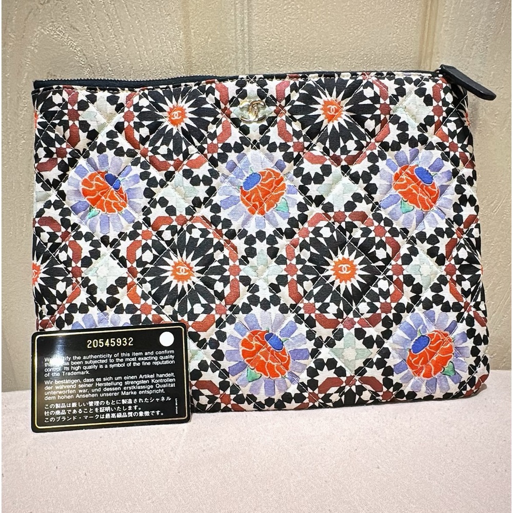 CHANEL
Chanel 19 cloth clutch bag
Good condition